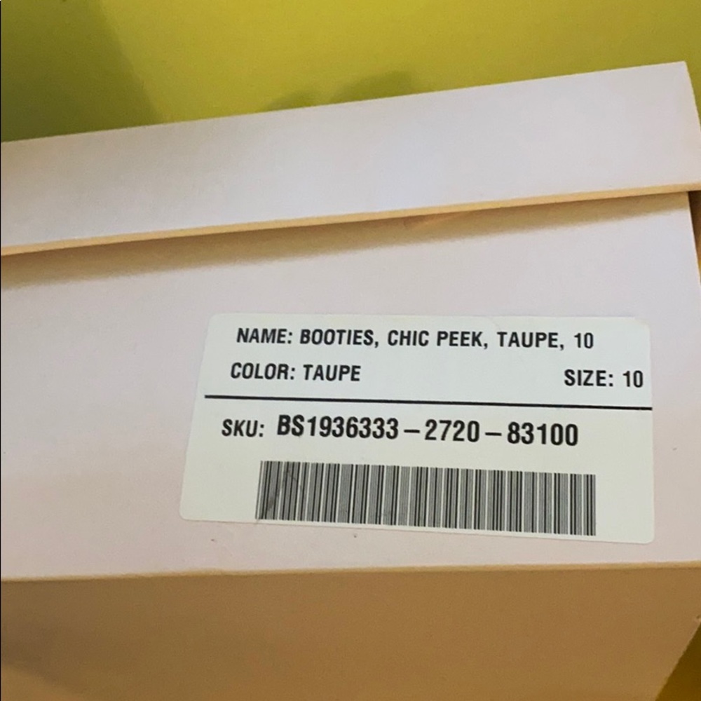 Women’s Bootie - Picture 7 of 8